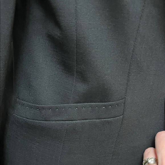 Elie Tahari Elegant Black Blazer - Picture 3 of 4